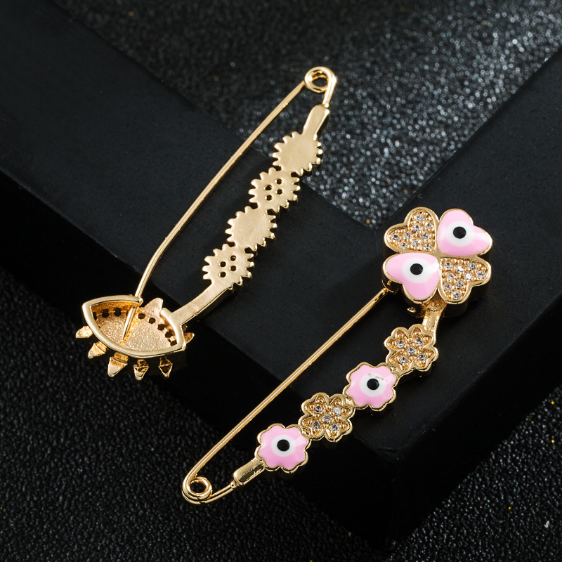 Copper Micro Inlaid Zircon Flower Brooch Pin Corsage Womens Clothing Accessoriespicture4