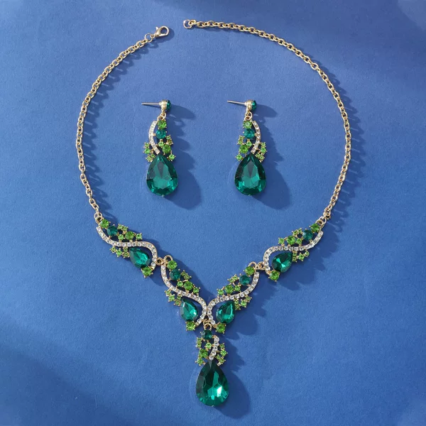 Retro Palace-Style Emerald Green Water Drop Zircon Necklace and Earrings, High-End and Elegant Jewelry Set, Vintage