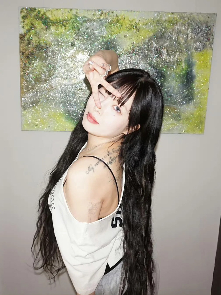 スポットジンヒョナ同風オフショルダー馬プリントTシャツ2025夏レディースルーズ半袖トップススカルプト*r