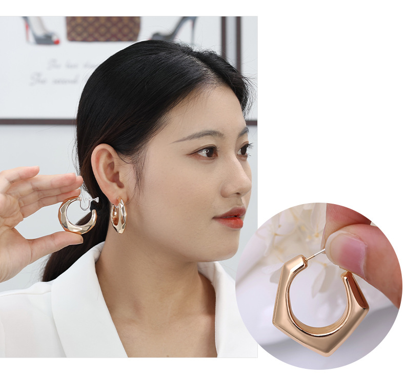 European and American fashion style irregular earrings recommended by Internet celebrities: Geometric metal retro earrings, simple C-shaped large ear rings 12 undefined