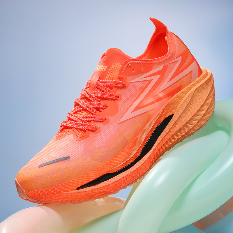 2025 nuevos zapatos deportivos antideslizantes ultraligeros de suela gruesa realmente explosiva para hombres y mujeres, amortiguación y rebote, zapatos para correr de carreras de tablero de carbono para estudiantes