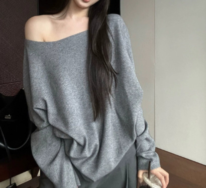 慵懒风斜肩蝙蝠袖针织毛衣女2025秋季新款宽松纯欲露肩上衣打底衫|undefined