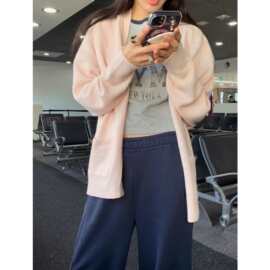 现 2026春季新款韩国东大门简约插肩袖大口袋直筒针织开衫