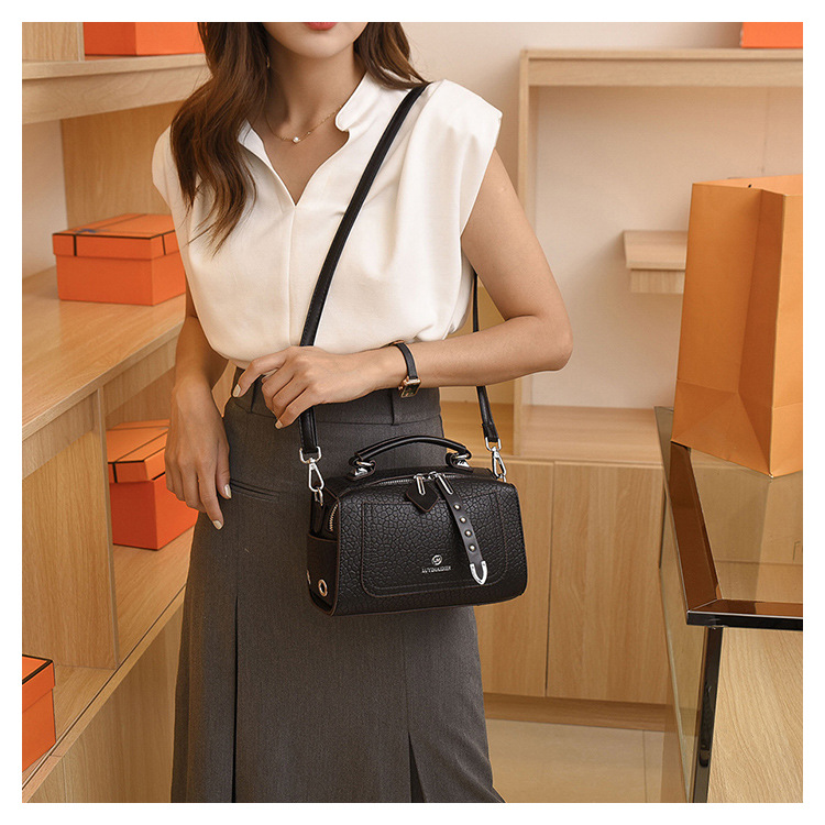 Commuting Simplicity Handheld Boston Women's Premium Pillow 2024 New Trendy Casual One Shoulder Crossbody Bag_voghion.com