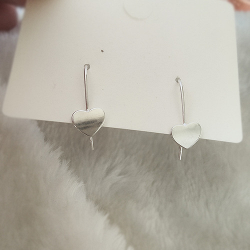 Metal heart-shaped earrings with niche design, cool and aloof style, new trendy ear hooks from , lightweight luxury quality earrings