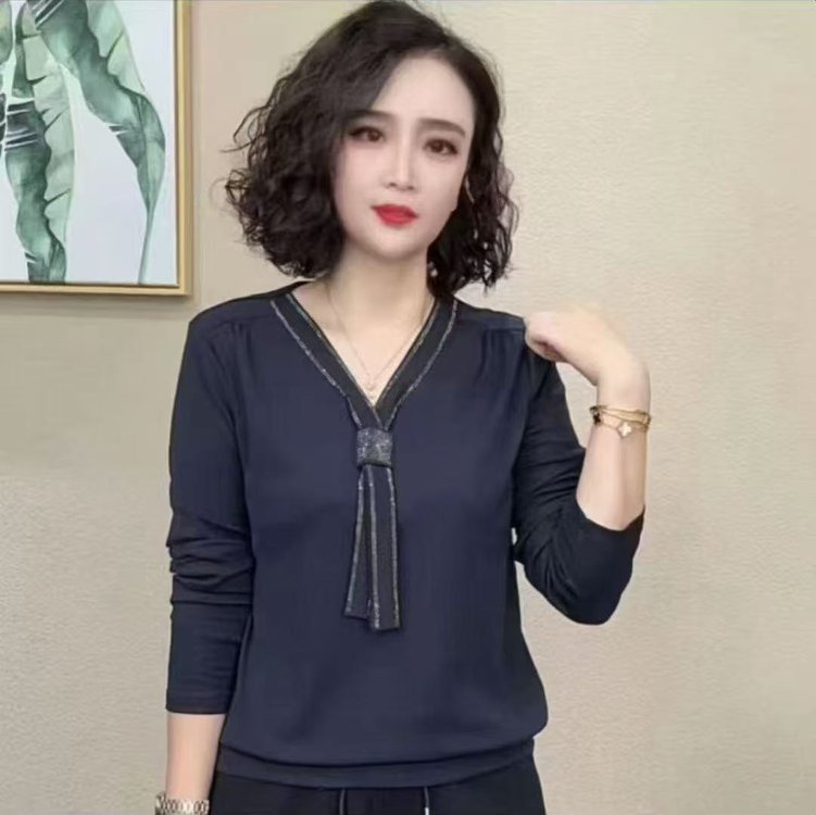 一件代发直播爆款2025秋季新品时尚气质减龄围巾V领烫钻长袖上衣|undefined