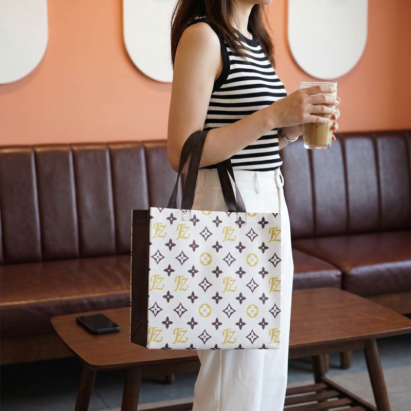 Bolsas de mano no tejidas bolsas de regalo bolsas de compras bolsas de mano no tejidas recubiertas bolsas de ropa logotipo personalizado al por mayor