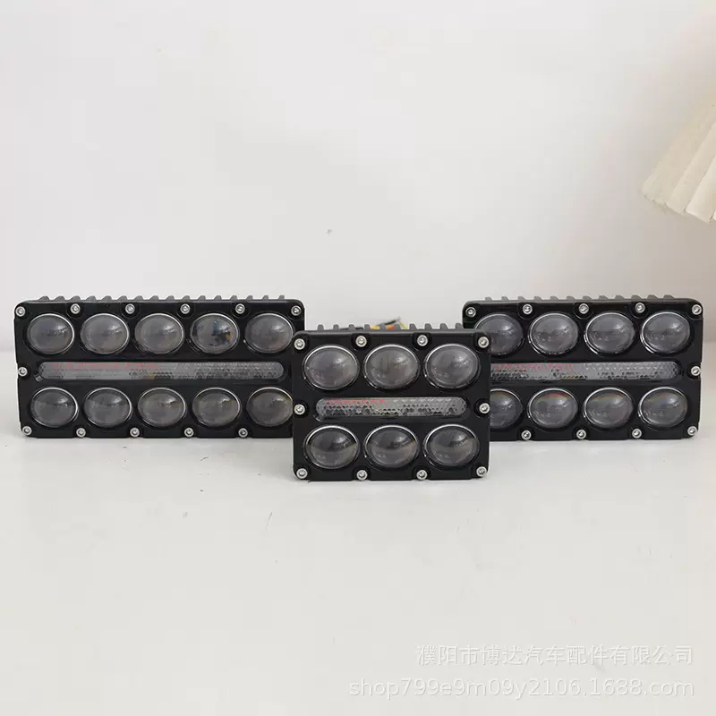 新款摩托车LED射灯10珠双色聚光灯带红蓝爆闪外置改装通用车大灯