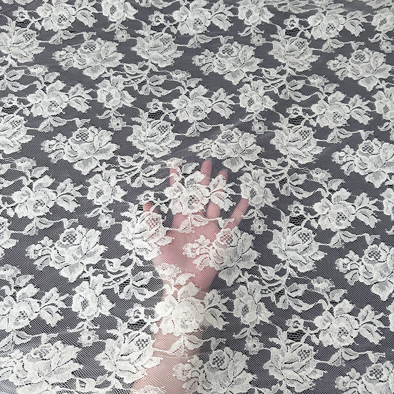 Tela de encaje Primavera/Verano 2026, encaje calado con diseño de rosas, tela con borde de pestañas, varios colores disponibles, stock de fábrica.
