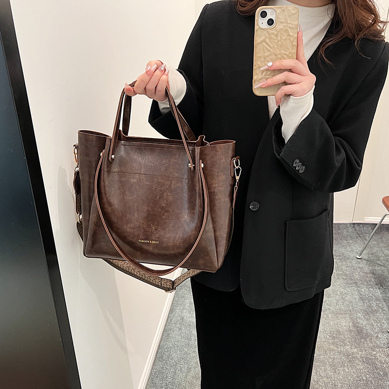 Borse da donna 2026 Nuovo modello Semplice Moda Borsa a tracolla grande capacità Vintage Tote_voghion.com