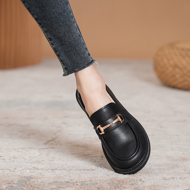 Кожаная обувь Lefu Женская весна и осень 2025 Новый черный рабочий маленький кожаный туфли Британская плоская подошва плюс размер 41-43 одиночные туфли