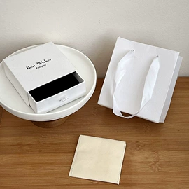 戒指;耳钉;手链