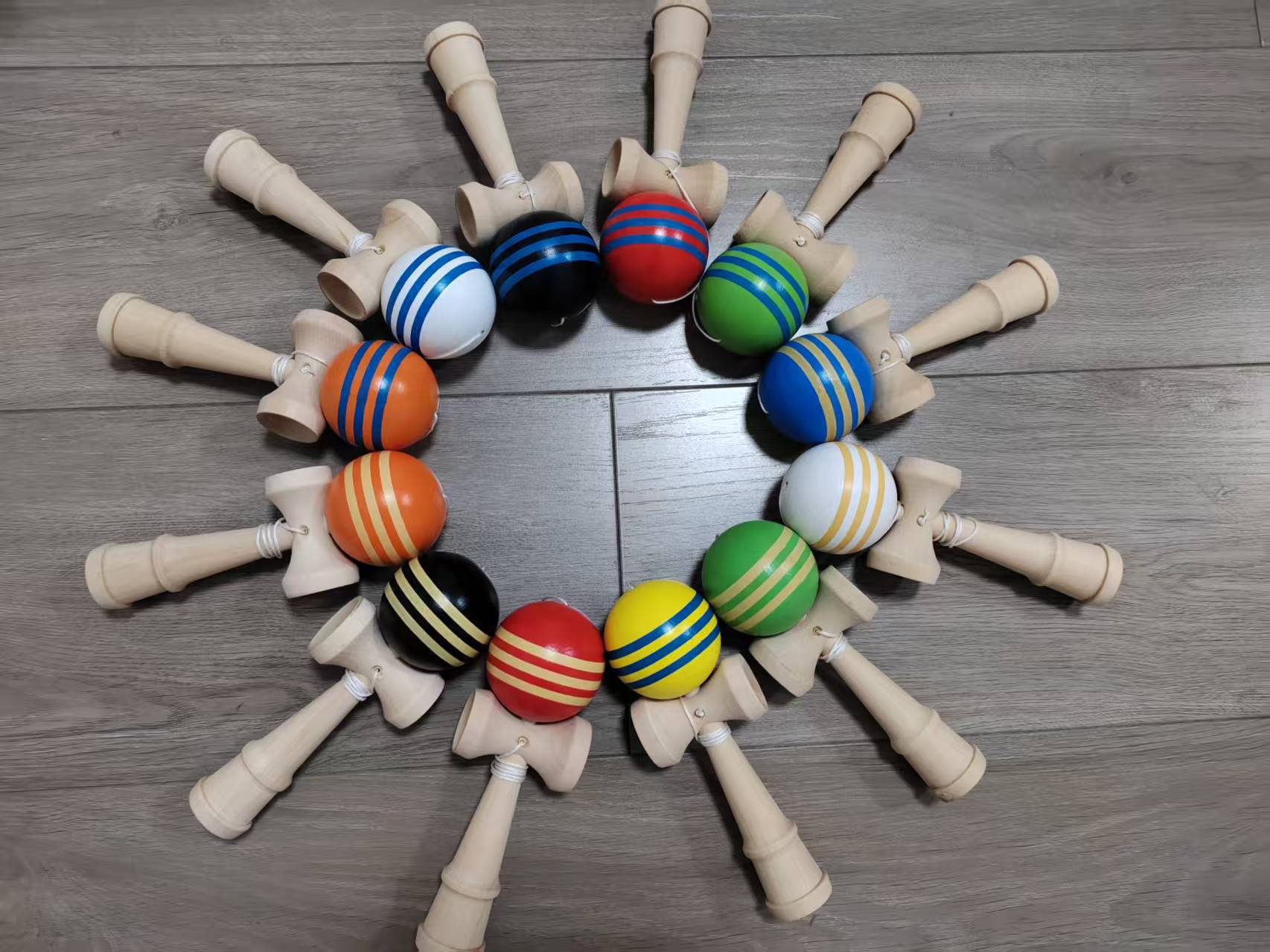 Madera agrietada espada bola espada jade mordida tía Kendama niños ancianos tradicional puzzle juguetes de habilidad bola al por mayor