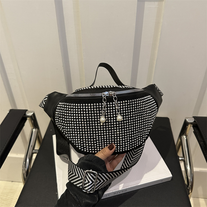 Nueva sensación de alta calidad bolso de diamante brillante coreano, bolso de hombro de moda, lujo ligero, bolso de pecho portátil con cinturón ancho de diamante caliente.