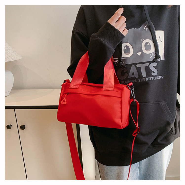 女包日系简约斜挎包休闲大容量女单肩包运动百搭手提包运动风包包