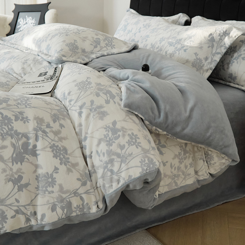 Luz de lujo americano tallado sábanas de seda de cuatro piezas de seda de coral de cuatro piezas de seda de leche de cuatro piezas de sábanas de seda de bebé sábanas de cama