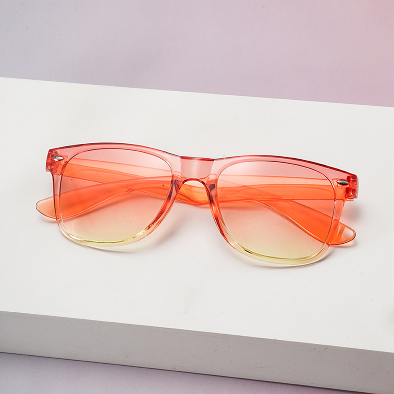 Gafas de sol retro de moda 2025, estilo caramelo con clavos de sombrilla de arroz, venta al por mayor directa de fábrica