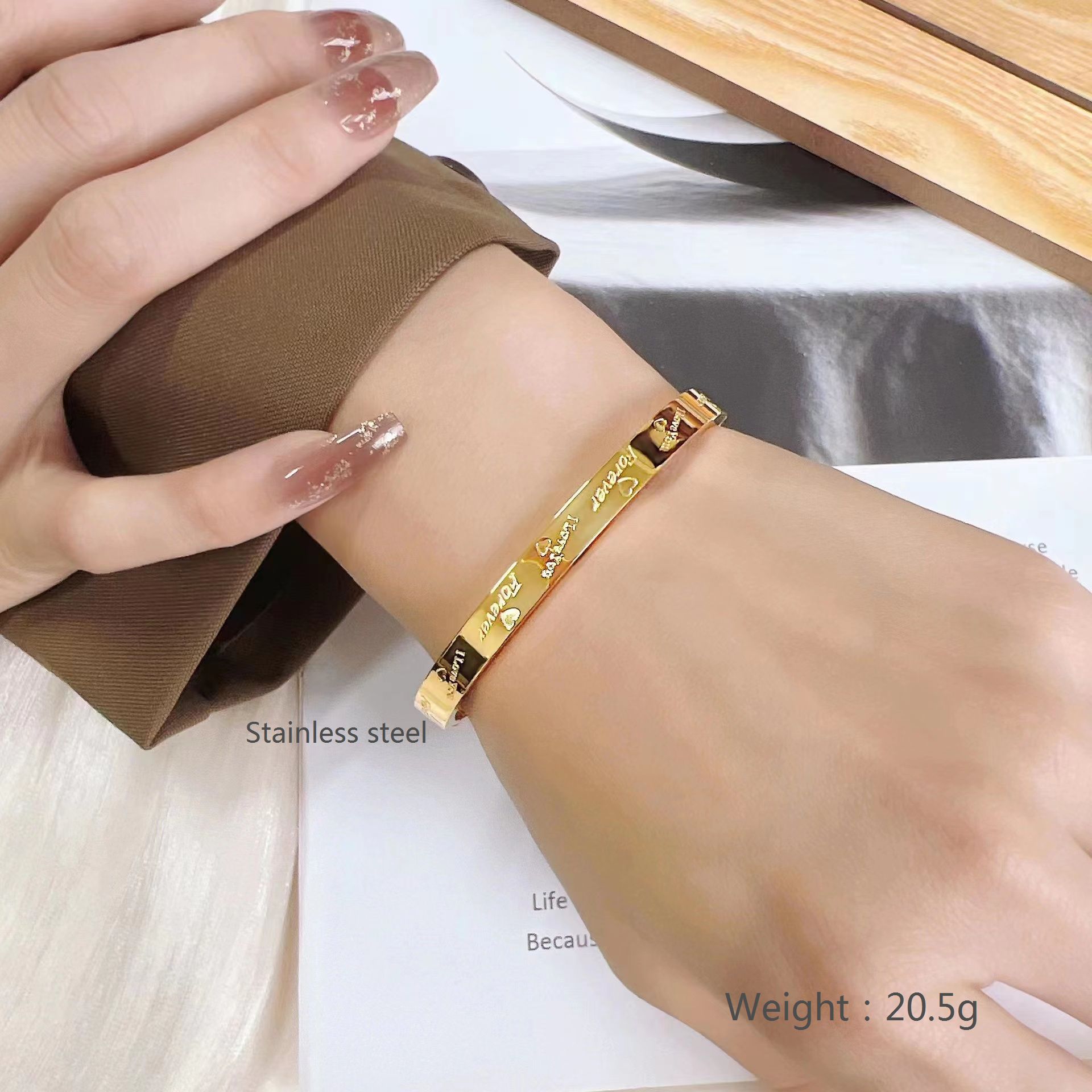 En stock fábrica directa Transfronteriza Popular electrochapado 18K pulsera de acero de titanio femenina personalidad no se desvanece moda nicho moda