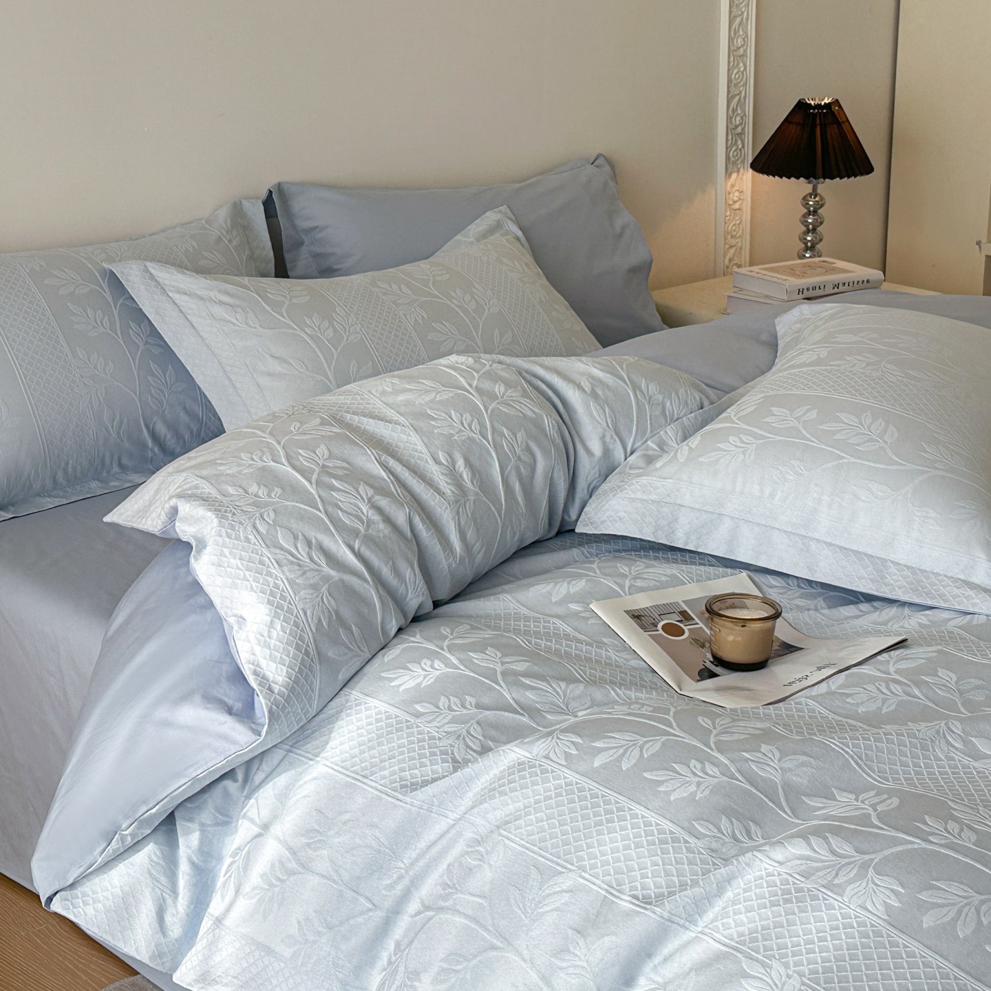 High-end Cotton Four-piece Bedding Set With Satin Jacquard Finish_voghion.com