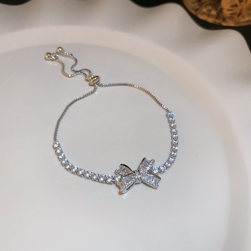 Pulsera de flores de metal transfronteriza europea y americana, nicho femenino, sentido de alta gama, pulsera simple y versátil, accesorios de joyería de lujo ligeros de moda