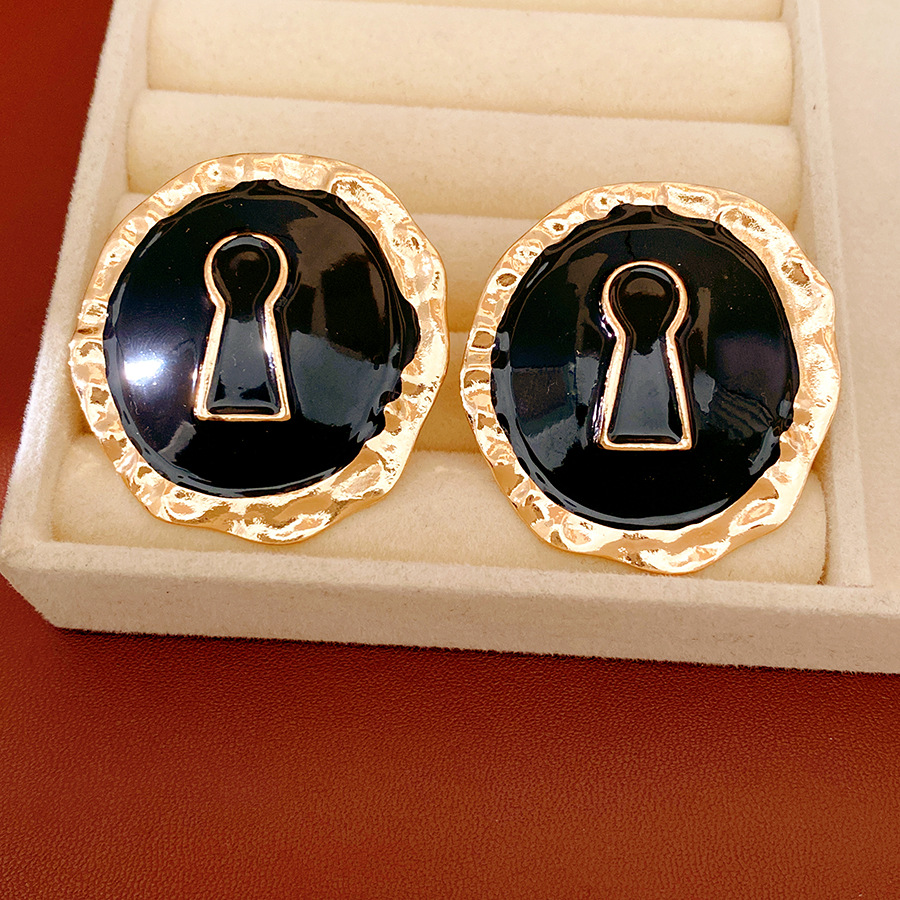 Aguja de plata goteo de aceite plegado pendientes redondos lujo ligero de alto nivel pendientes de estilo europeo y americano nicho exagerado conjunto de joyería al por mayor