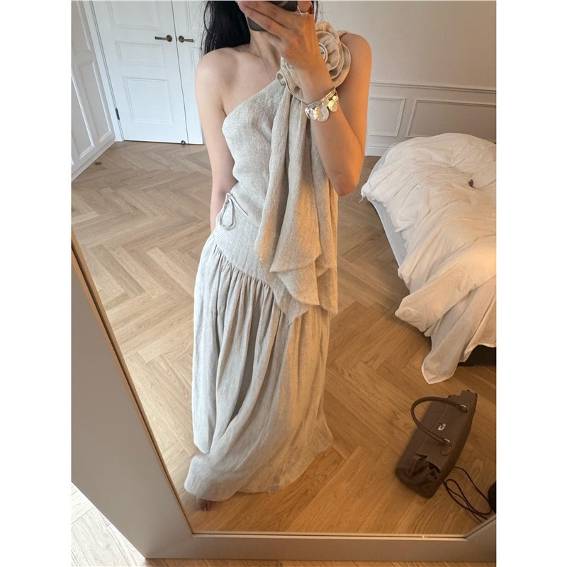 Correct Version! French Stereo Flower Ribbon Slanted Shoulder Vest for Women + Pure Color Versatile Waist Long Skirt Two-Piece Set