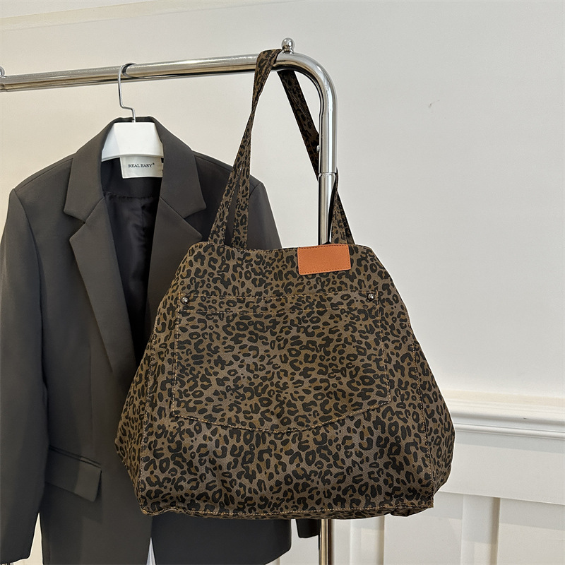 Moda retro leopardo invierno 2024 nuevo nicho personalizado diseño simple viaje literario bolsa de mano