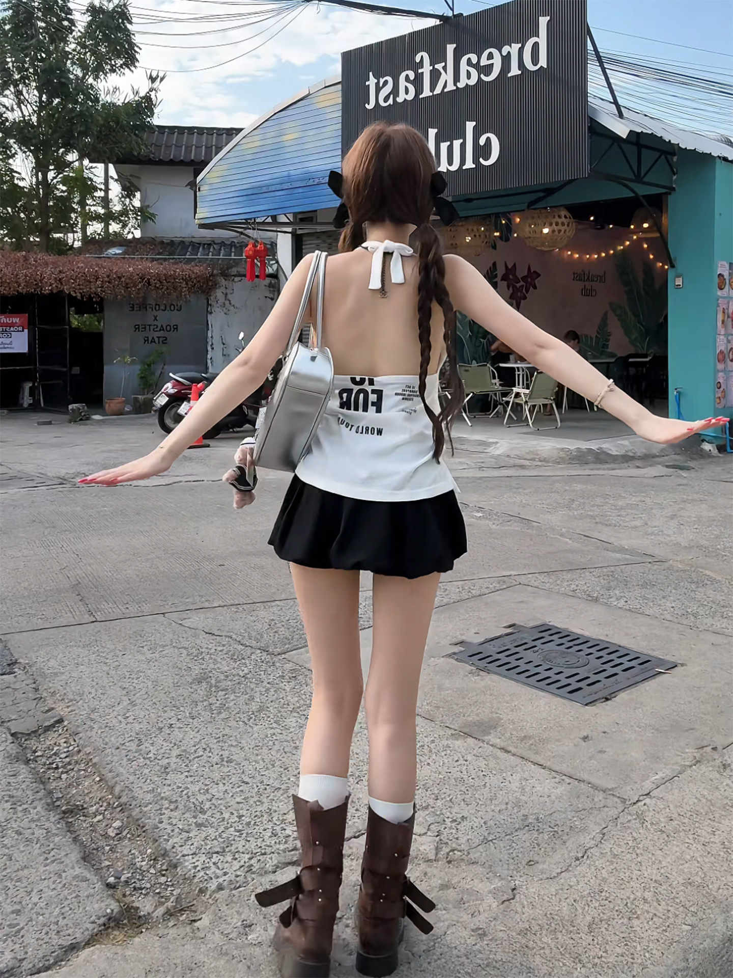 Korean Style Hot Girl Style White Waist-Cinching Halter Neck Tank Top for Women, New Summer Fashion, Niche High-End Design Sleeveless Top