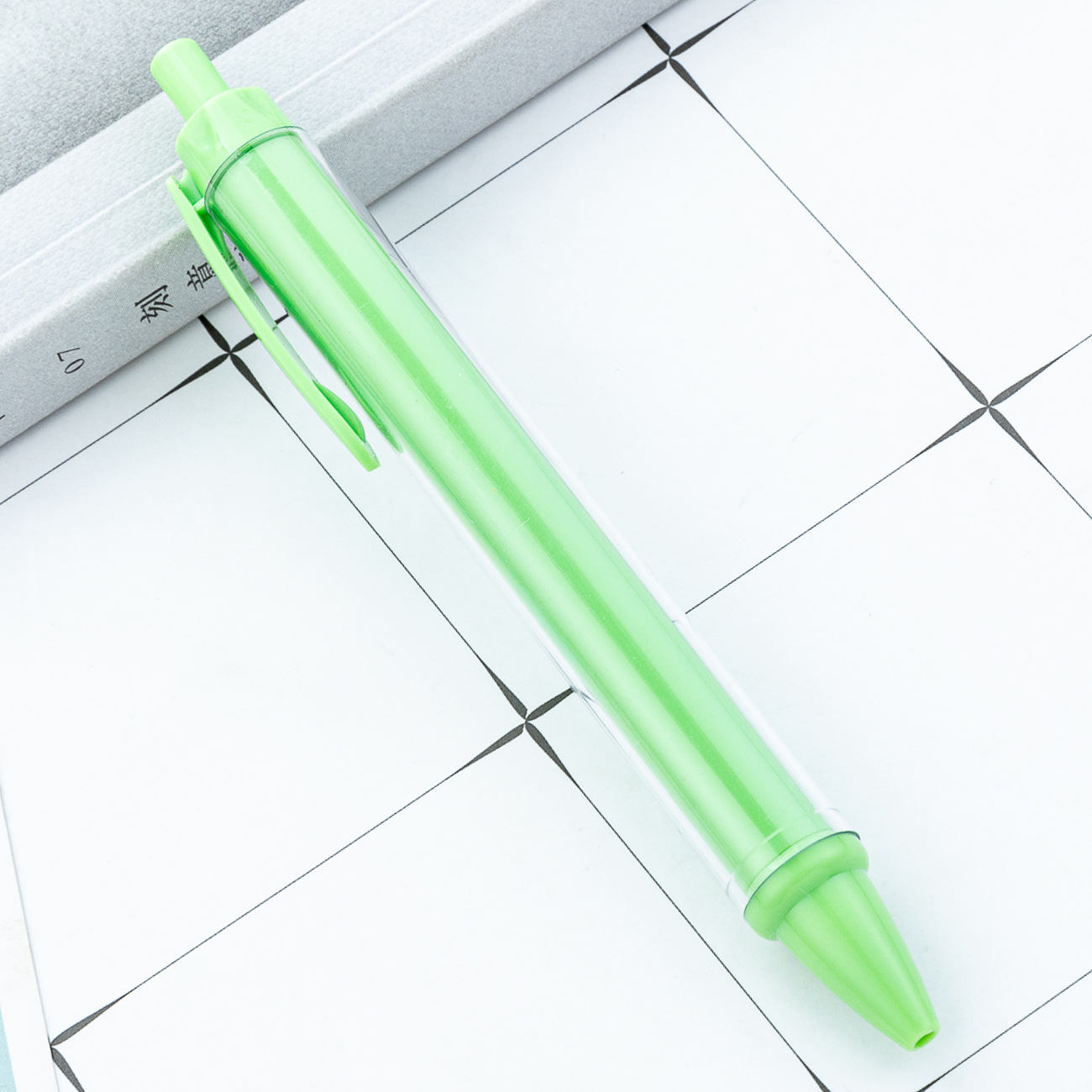 Bolígrafo de plástico transparente de papel vacío insertable diy cartón de dibujos animados bolígrafo de regalo publicitario personalizado