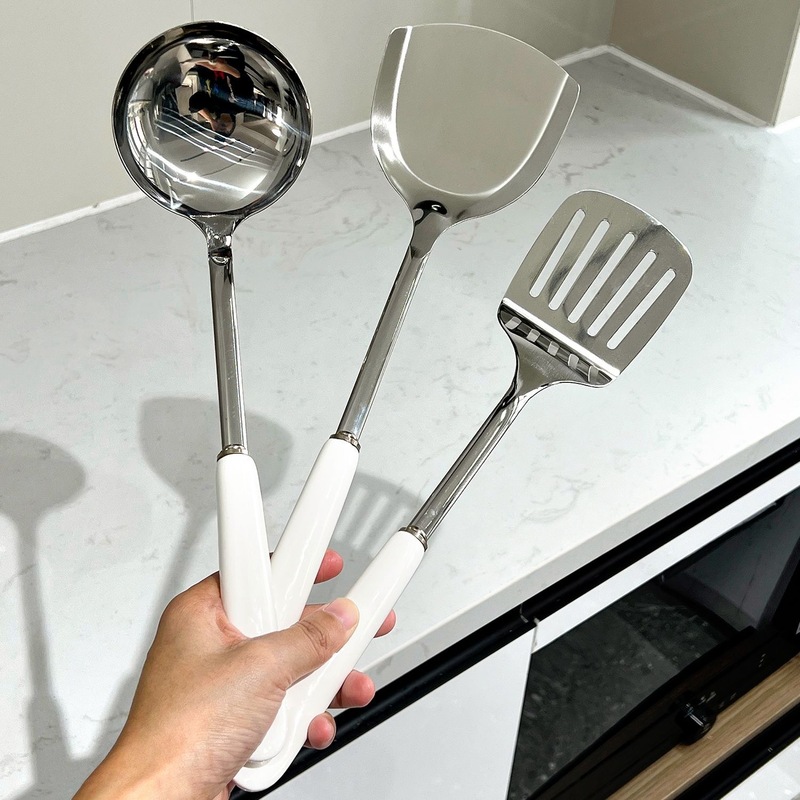 陶磁器のステンレスの鍋のシャベルのセットの家庭用料理のシャベルのスプーンのシャベルの台所のセットのメーカーは直接供給します。|undefined