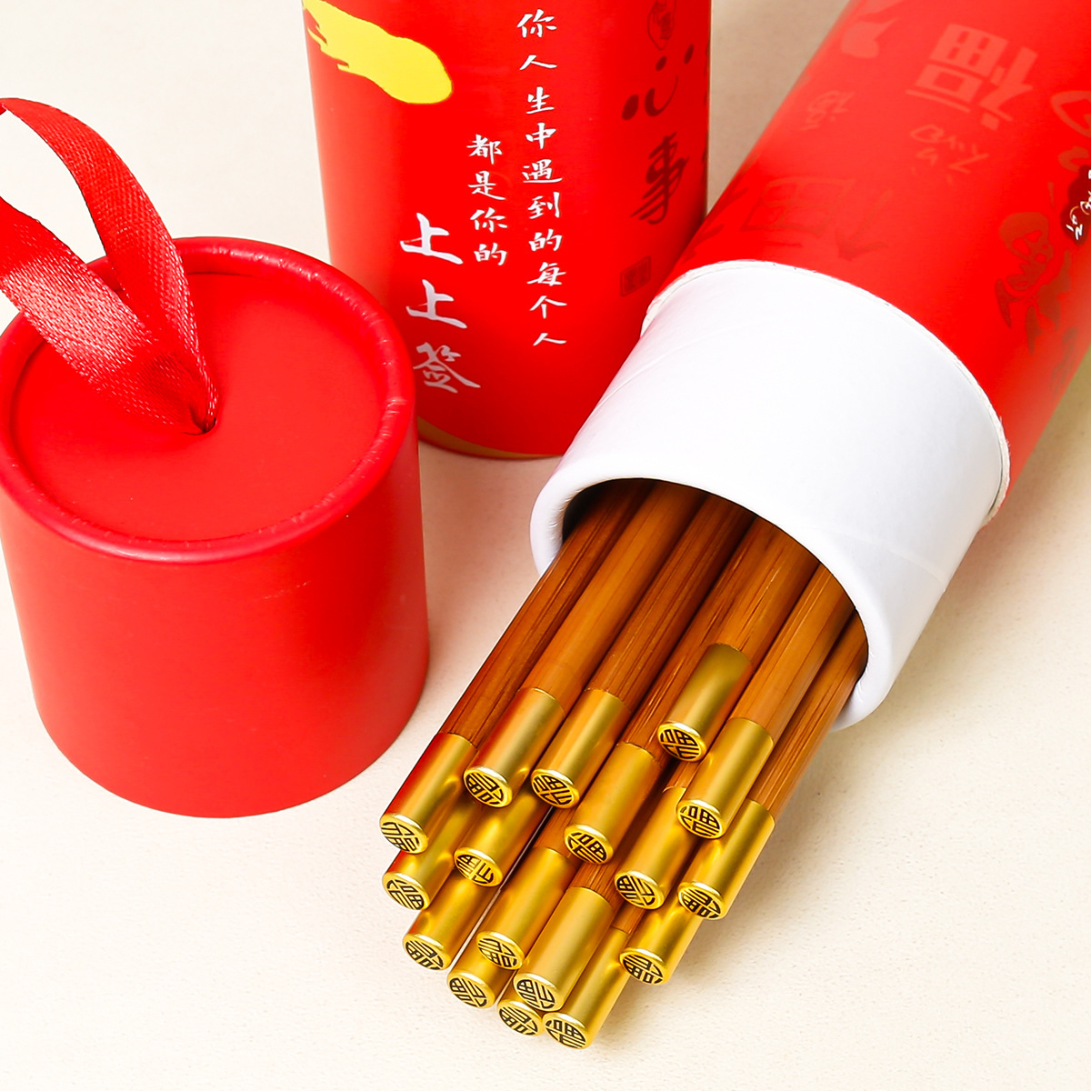 Juego de palillos de regalo de estilo de marea nacional, palillos de madera de ala de pollo, rojo chino, festivo, traje de cilindro de firma cara, suministro rápido al por mayor