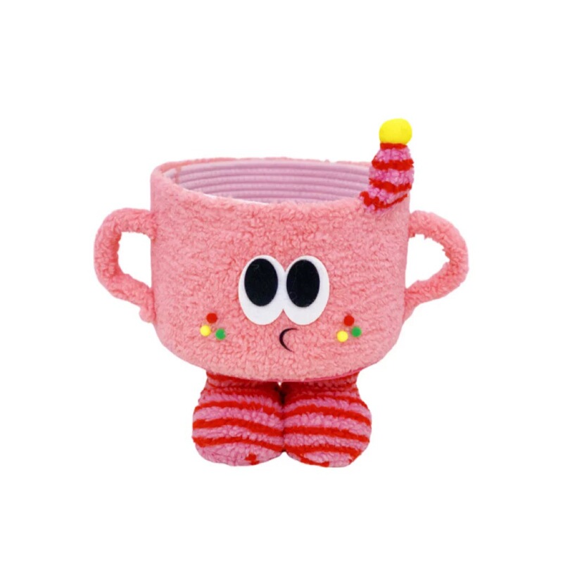 小怪獣は子羊の毛の綿の紐を収納してかごを整理します。|undefined