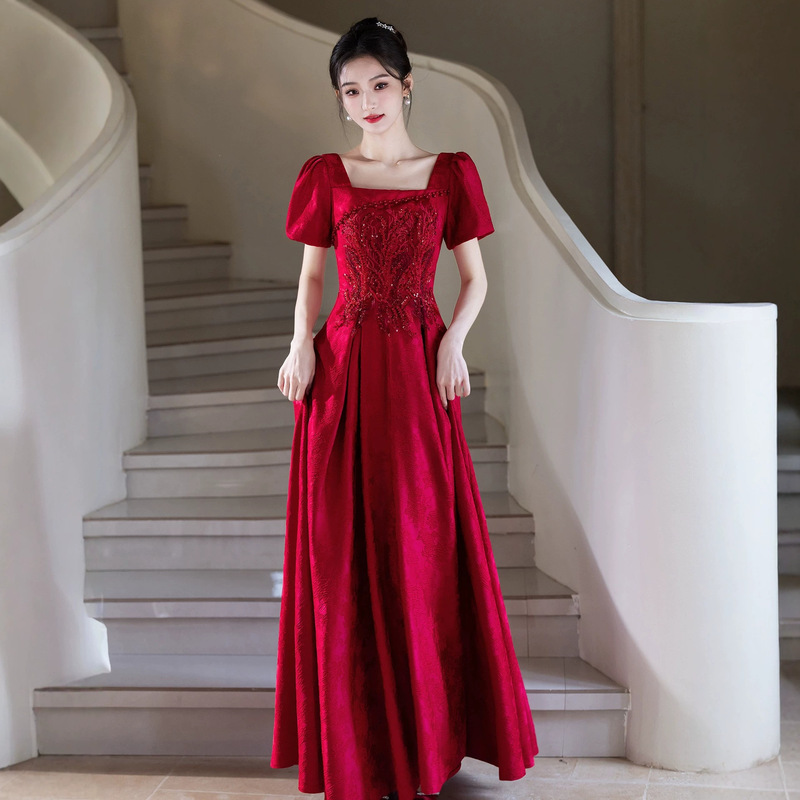 Burgundy square-neck plus-size wedding toast dress, elegant and stylish long gown for women, suitable for performances and evening events, slimming effect for plus-size ladies Burgundy square-neck plus-size wedding toast dress, elegant and stylish long gown for women, suitable for performances and evening events, slimming effect for plus-size ladies