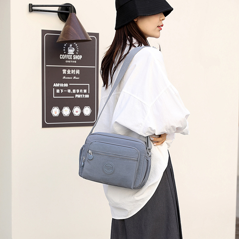 2025 nuevas tendencias de moda de las mujeres bolsos de hombro, bolsos de ocio al aire libre, bolsos simples de varios pisos