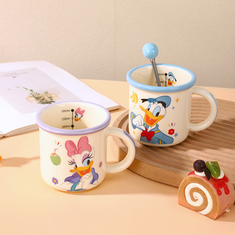 Taza de agua de cerámica linda para el hogar de Disney Taza de leche de desayuno para niños de alto valor con escala Taza de jardín de infantes