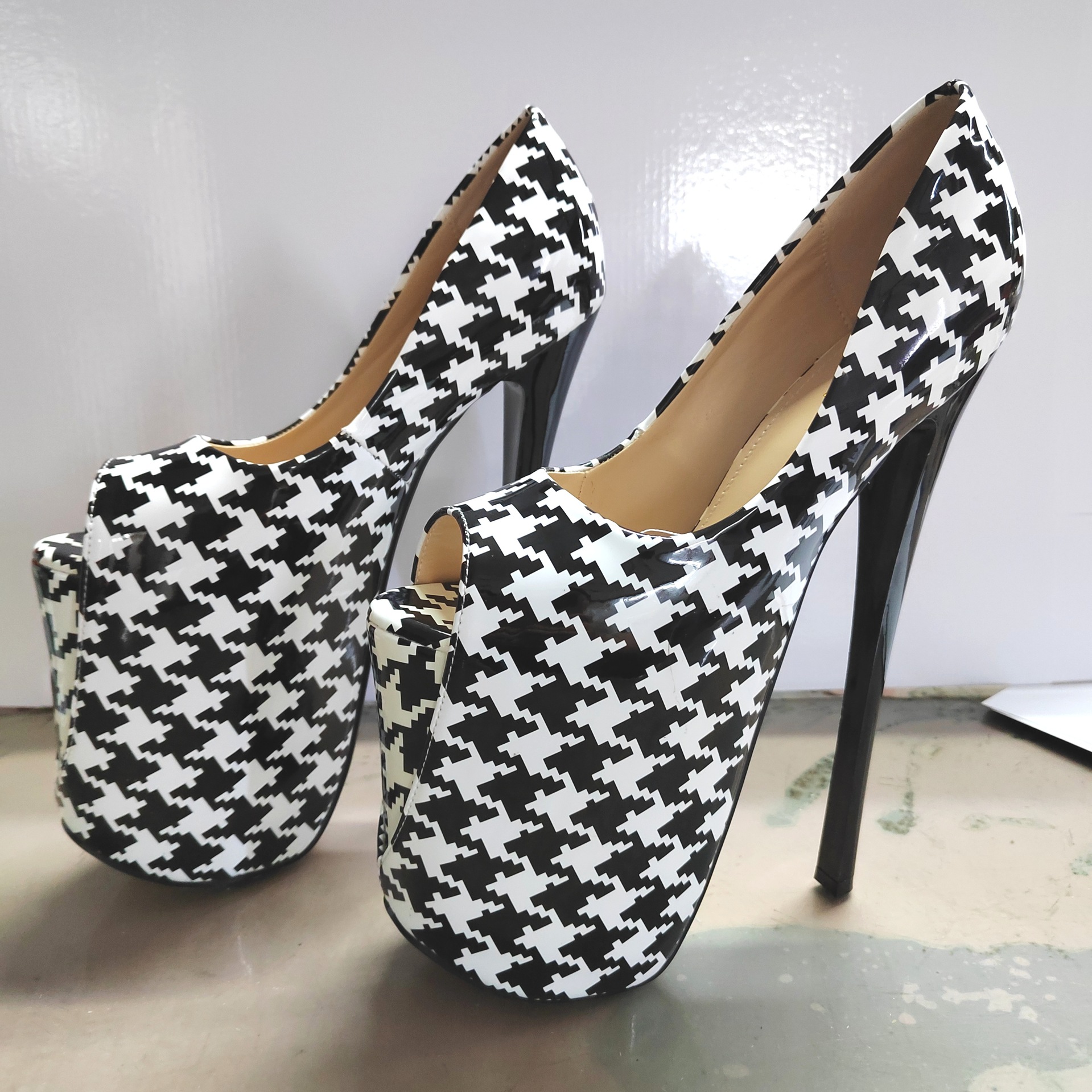 Giày sandal cao gót nữ mũi hở gót siêu cao 22 cm phong cách sexy — màu sắc
