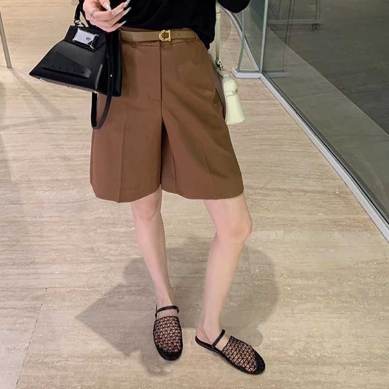 El nuevo estilo de verano de Grape Mom, el modelo de diseño de nicho hueco, lleva una sola palabra, sandalias planas y zapatillas para mujer