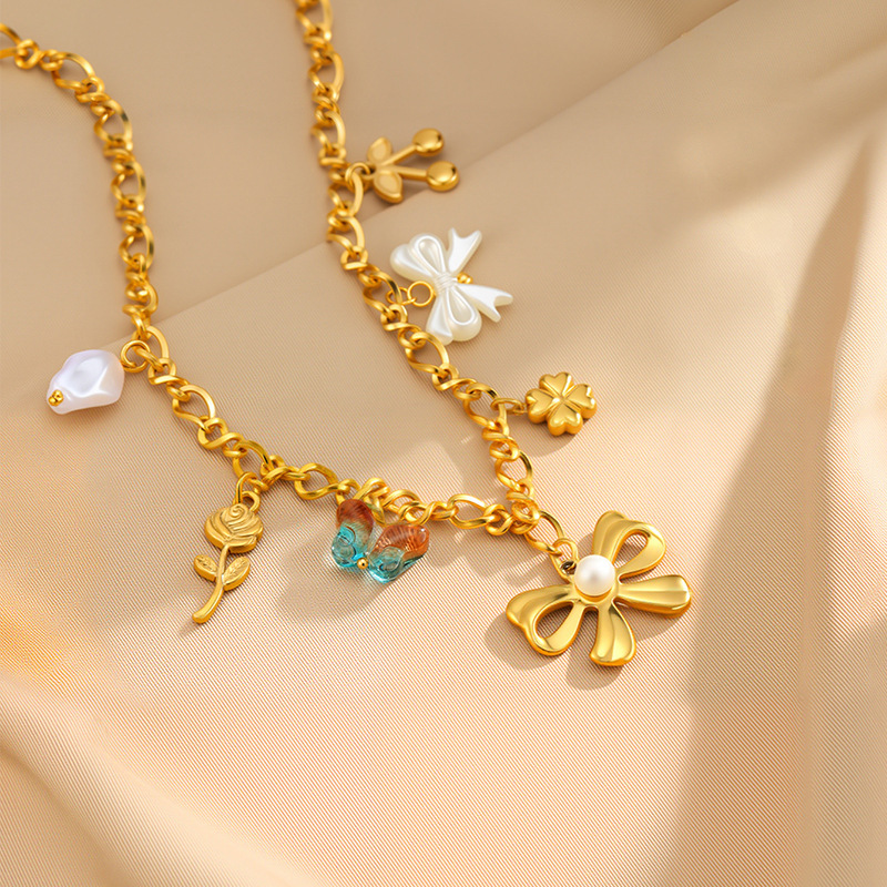Collar colgante de rosa con lazo de acero de titanio nuevo transfronterizo, joyería de collar de perlas de trébol de cuatro hojas para niñas de todo fósforo de moda image 4