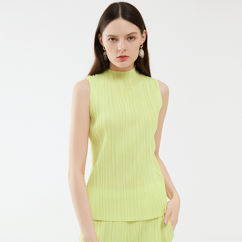 Miyake's New 2026 Summer Collection Slim-Fit Sleeveless High-Neck Vest Elegant Women's Basic Versatile Top