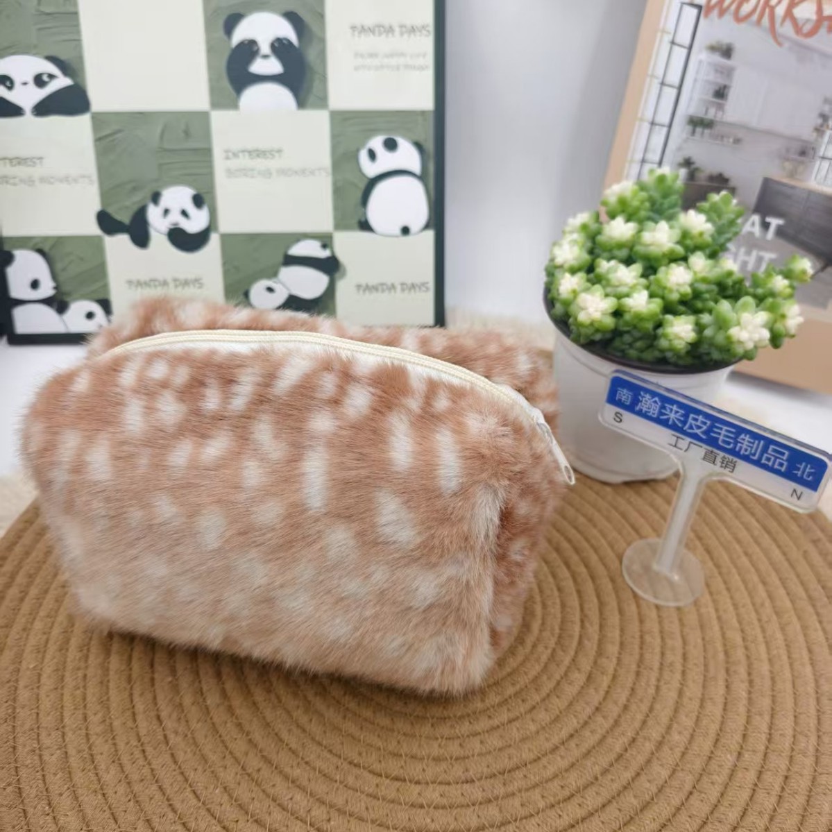 New Style Makeup Bag for Autumn and Winter, Large Capacity, Versatile, Portable for Outings, Polaroid Storage, Deer-Shaped Plush Coin Purse