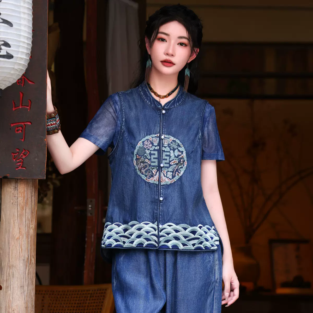2025夏季新款复古民族风无袖牛仔上衣女新中式重工刺绣马甲女9381