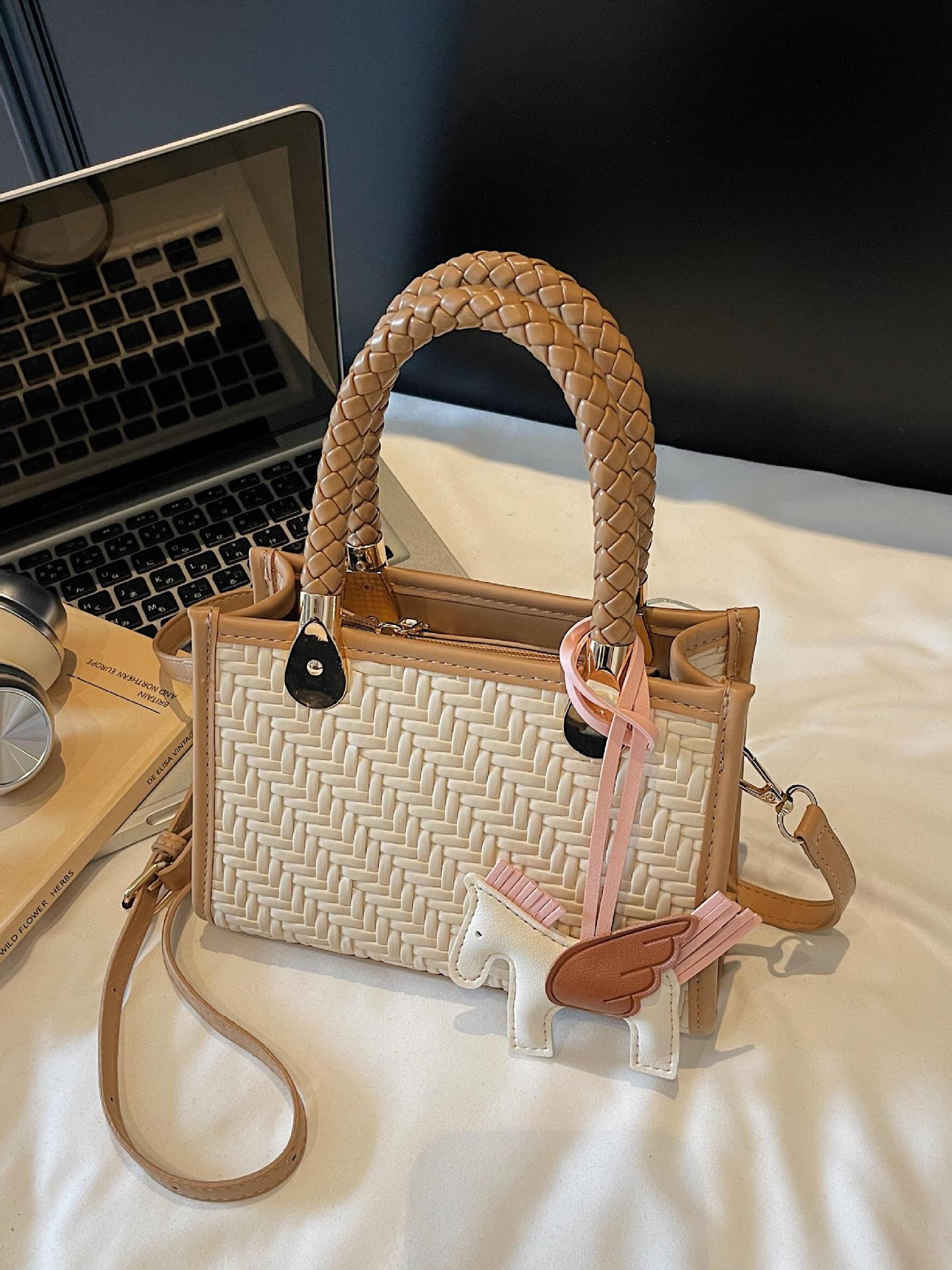 Bolso tejido más vendido de comercio exterior para mujer 2025 nuevo bolso de hombro de moda de color en contraste textura bolso cuadrado pequeño de mensajero de todo fósforo