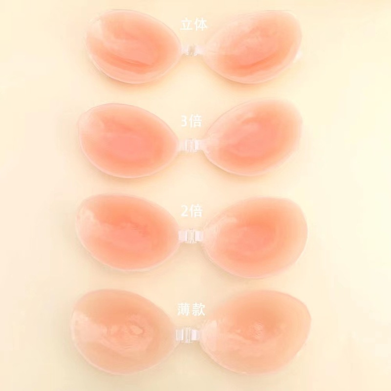 見えないシリカゲルの胸に女性のウェディングドレスを貼ります。|undefined
