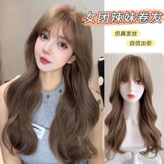 かつらの女性の全頭カバーのファッション的な長いカールの蜜茶の亜麻の空気の前髪の波の雰囲気感はかつらのセットを整えます。