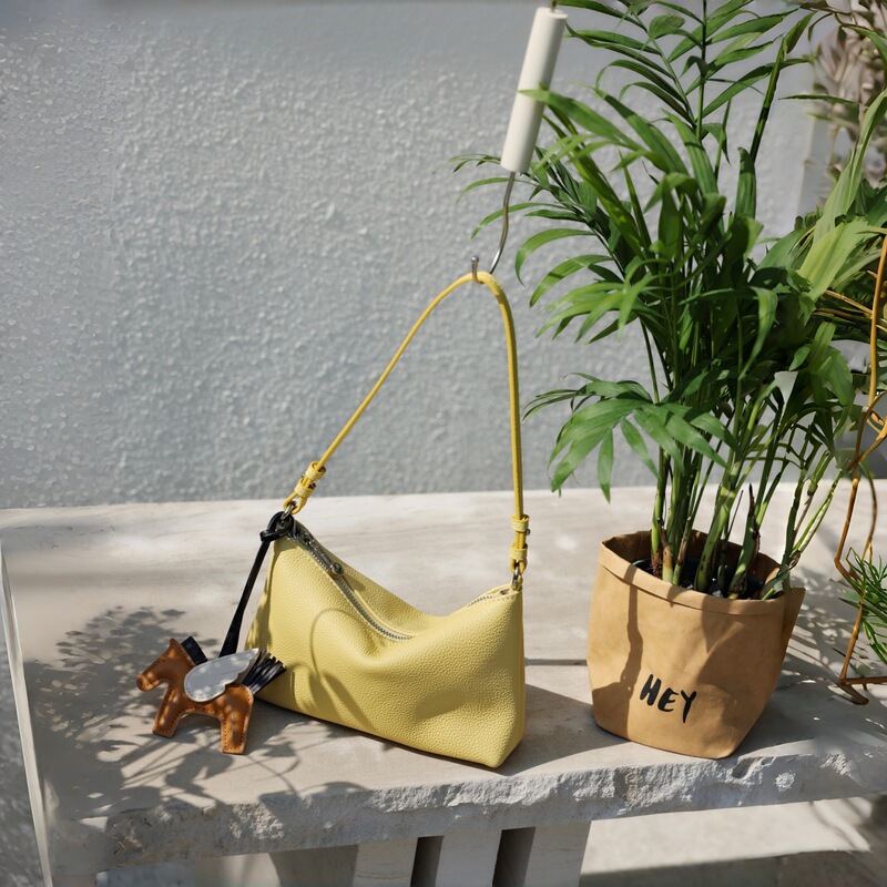 Cross-Border Niche Brand Designer Fashion Simple Small Square Bag with Versatile Commuter Style and Pony Pendant, Single Shoulder Crossbody Bag