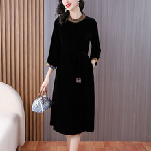 2025金丝绒中年妈妈秋季丝绒连衣裙女气质显瘦中国风裙子