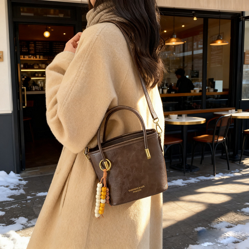 Bolso de cuentas retro de moda para mujeres 2025, nuevo bolso de mano de alto nivel, bolso de hombro de estilo exterior