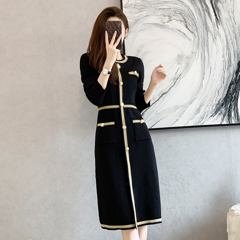 小香风长款修身针织连衣裙女2025秋冬季新款长袖打底赫本小黑裙子