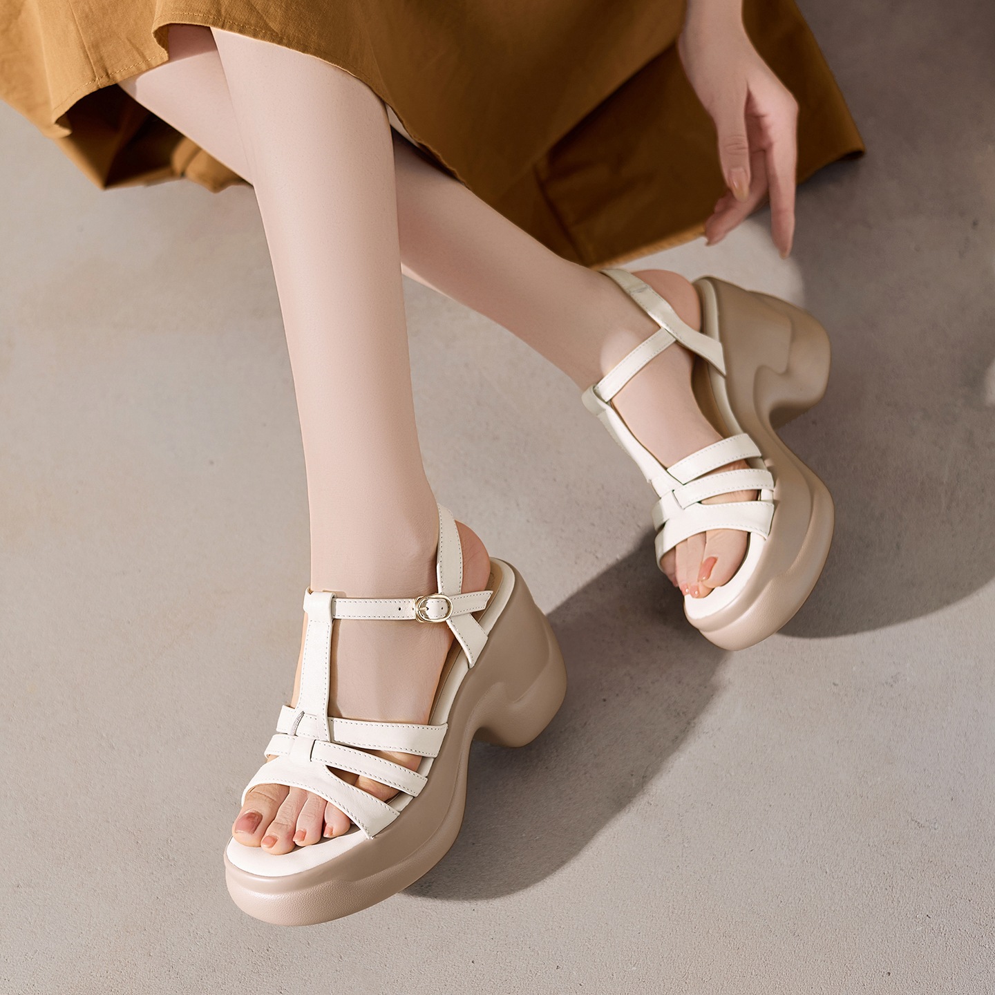 Sandal nữ hở mũi da bò thật gót xuồng đế dày quai chữ T — màu trắng ngà