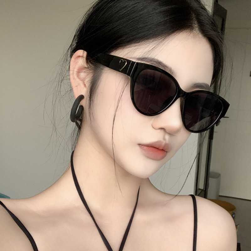 Nuevo de gama alta amor retro ojo de gato celebridad de Internet gafas de moda todo-fósforo UV a prueba de gafas de sol